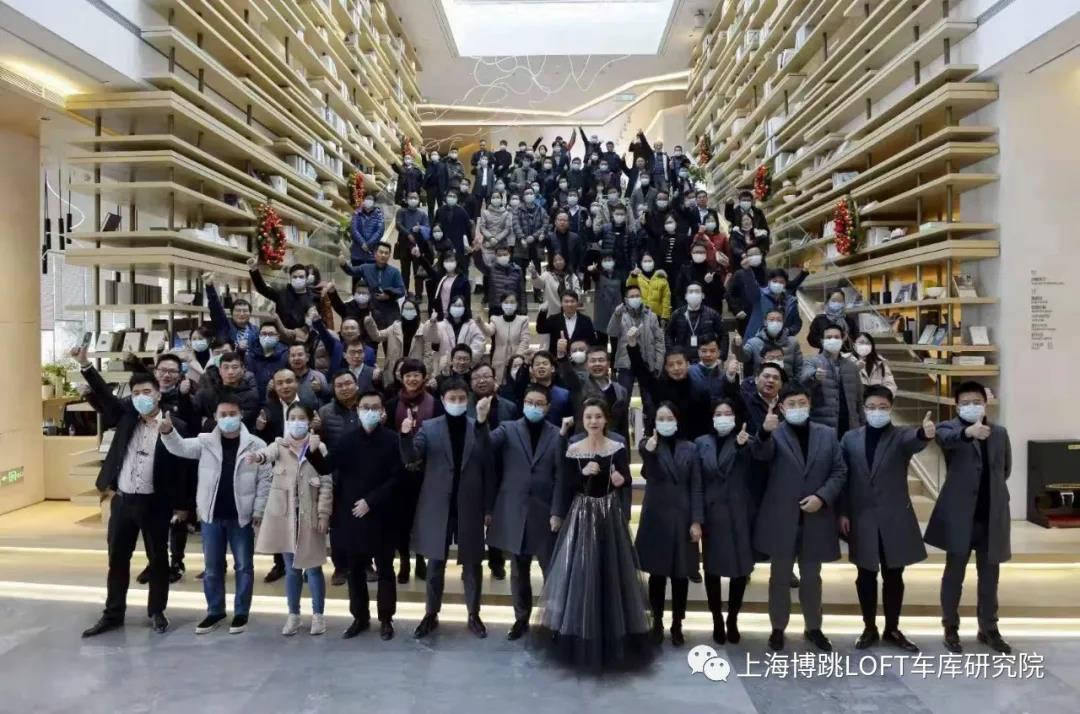 阿克苏全国一百多人在华侨城汉口道6号参观研讨LOFT专利车库技术！